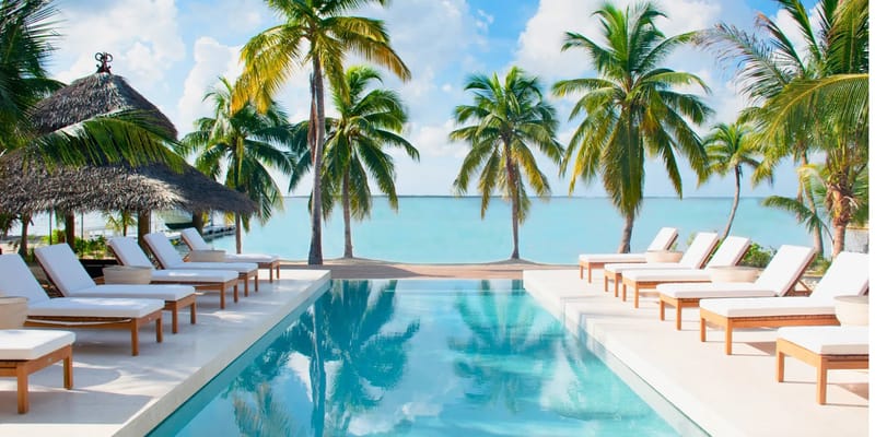 Vista de la piscina infinita