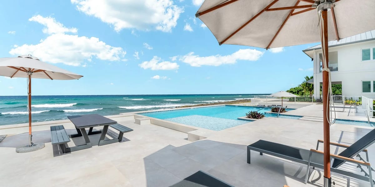 Vista de la terraza de la piscina