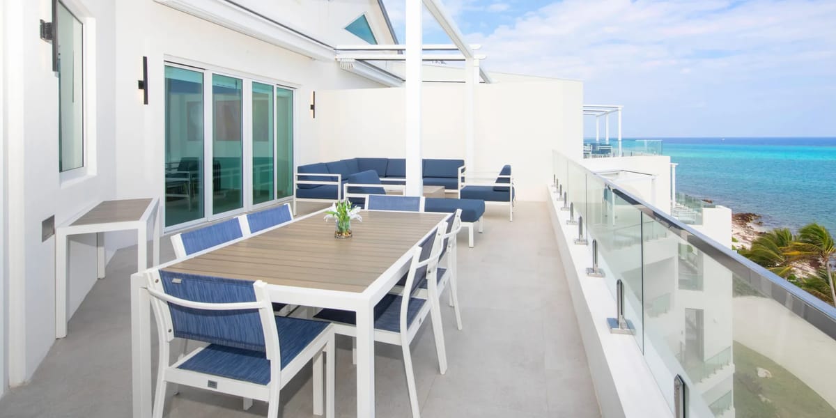 Balcón privado con vistas al mar