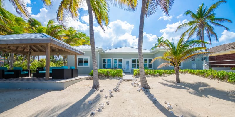 Exterior trasero de Coconut Beach