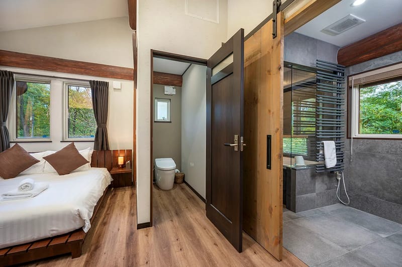 Third bedroom with queen bed and bunk bed