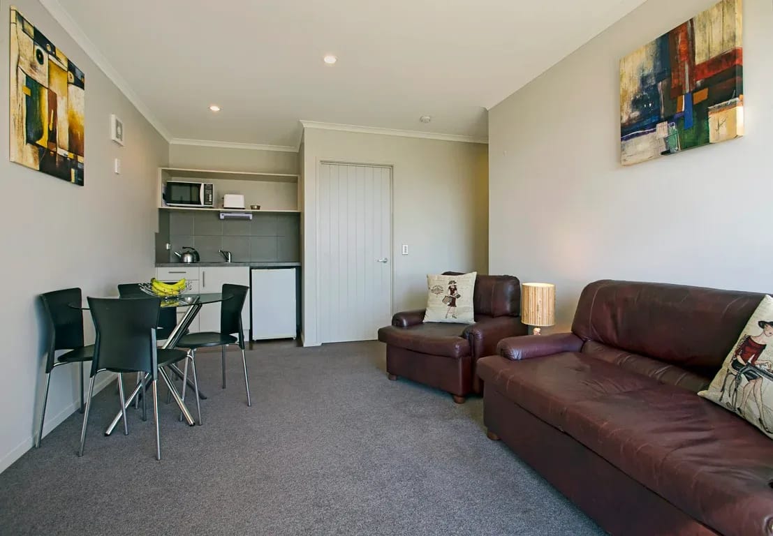Pinnacle Apartment