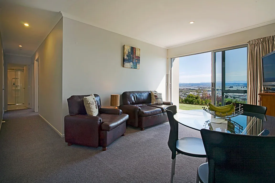 Pinnacle Apartment