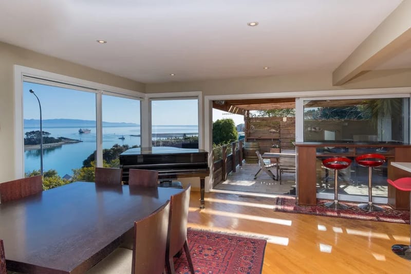 Seaside Manor