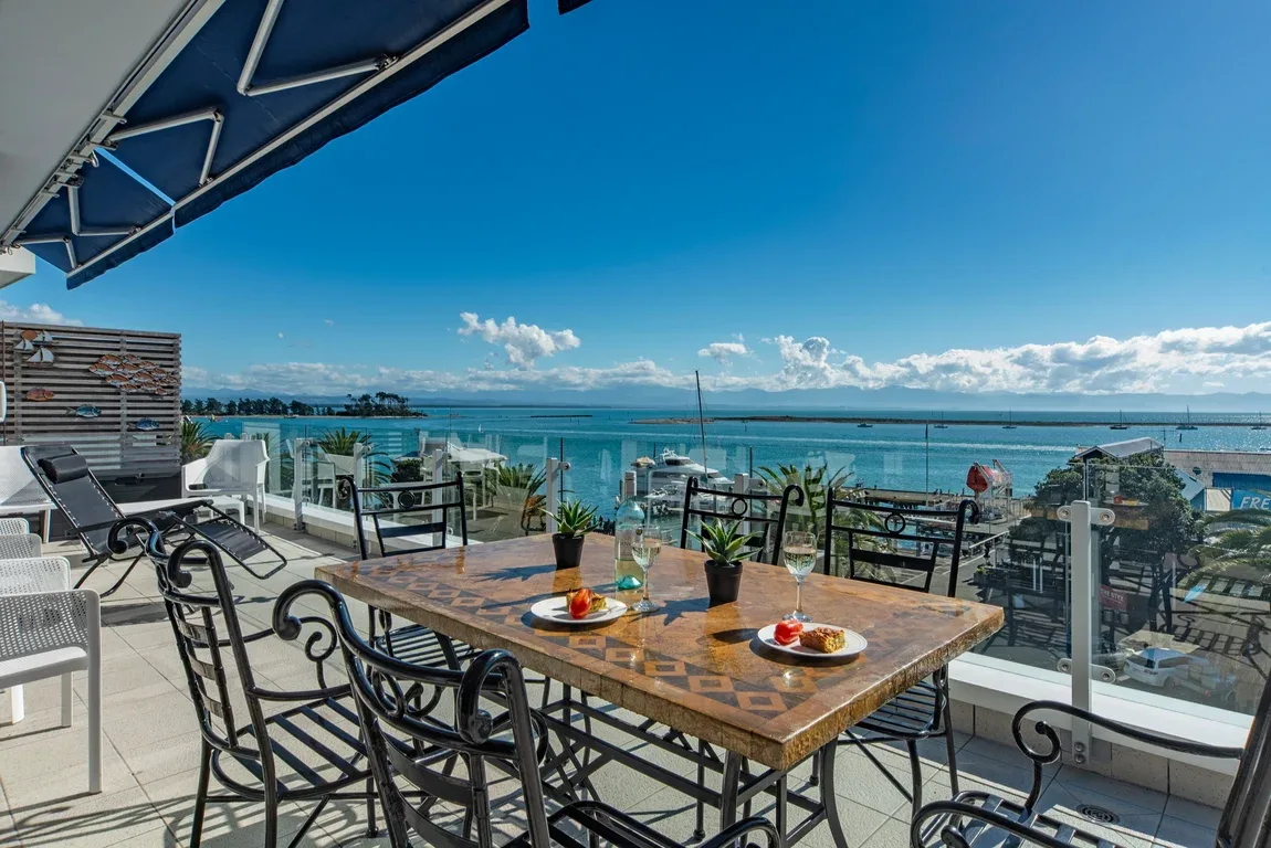 Oceanfront Apartment at Latitude 41