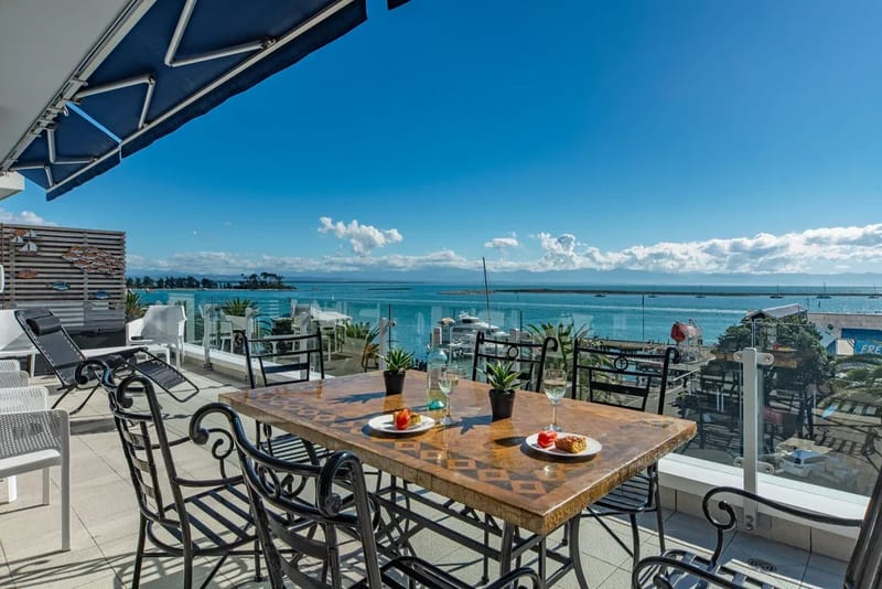 Oceanfront Apartment at Latitude 41