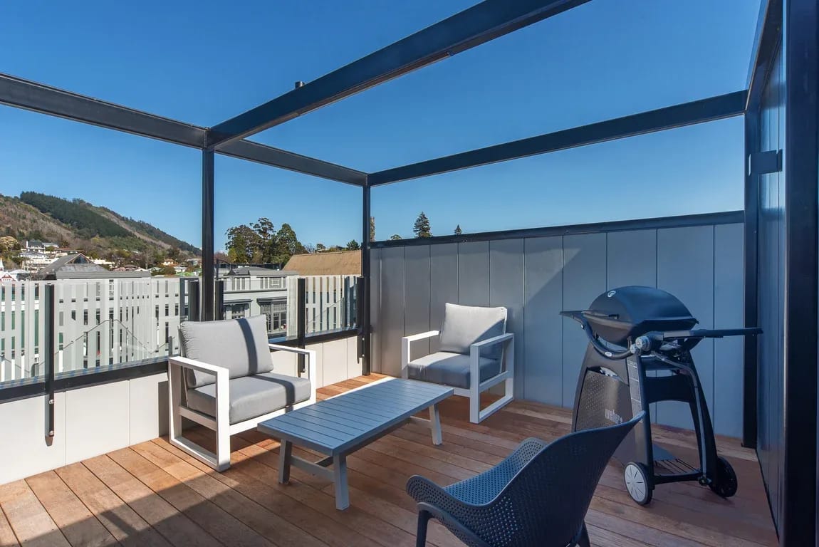 Inner City Apartment 3 with Rooftop Balcony