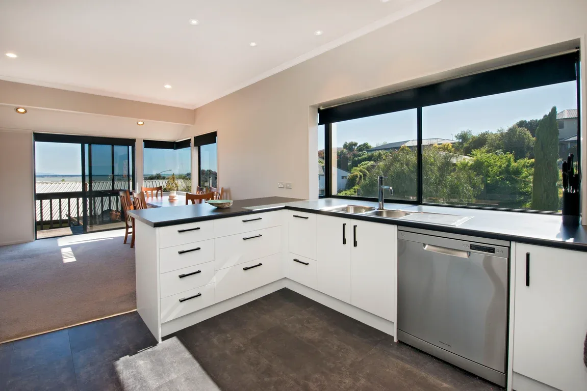 Sunny Richmond Holiday Home