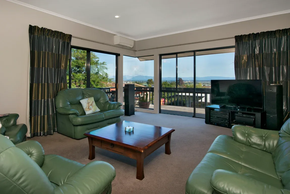 Sunny Richmond Holiday Home