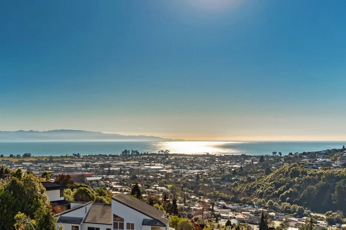 Sunny Bayview Retreat