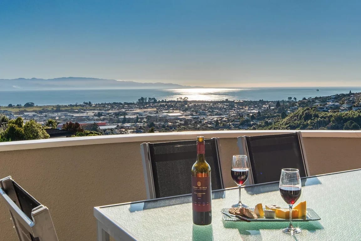 Sunny Bayview Retreat