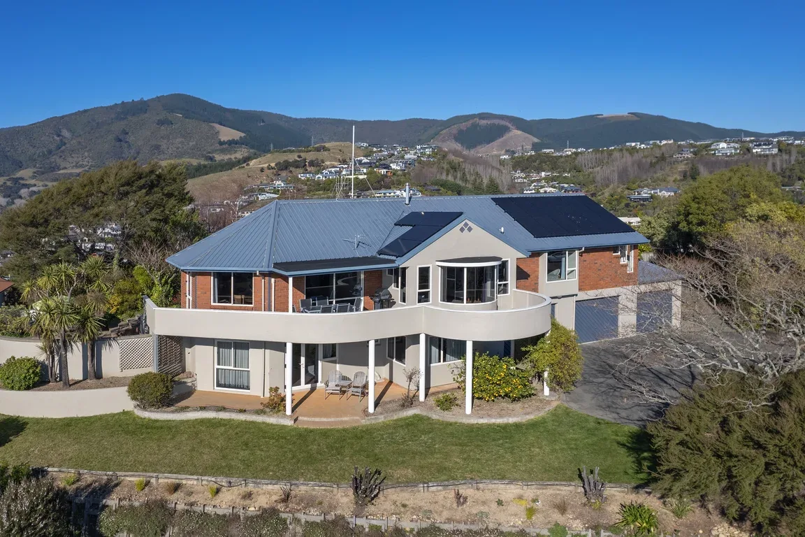 Sunny Bayview Retreat