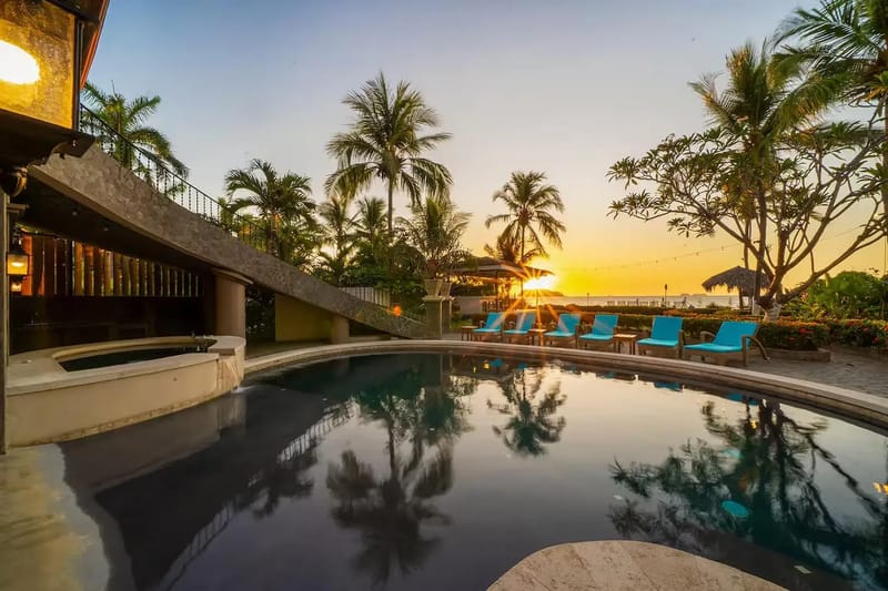 FL-01 — Beachfront Villa with Chef Service