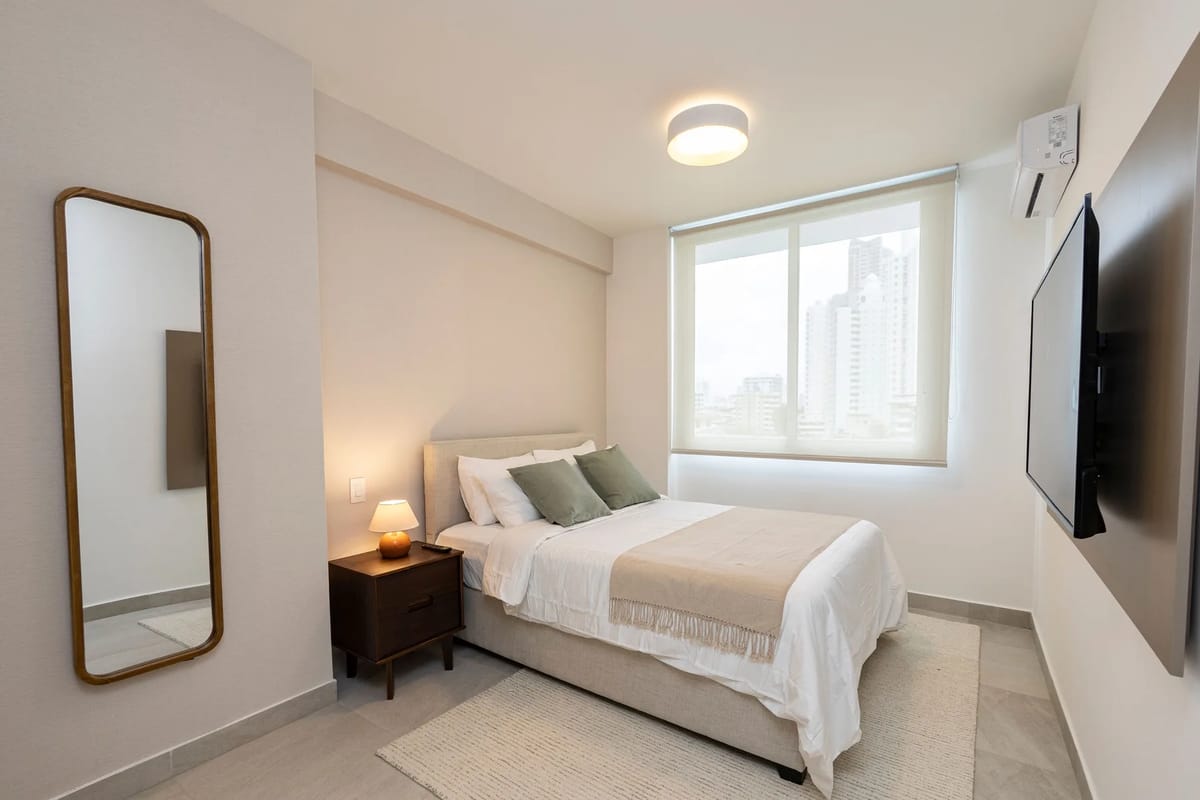 The Chic Condo by AcoModo +45 days minimum