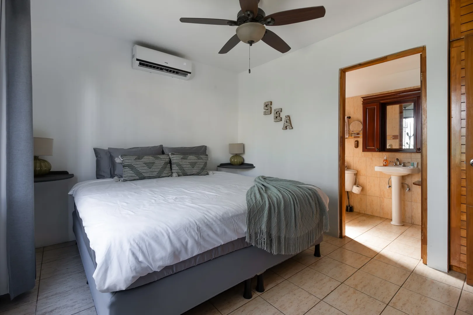 Beach Escape in Las Palmas•Pool•Walk to Everything
