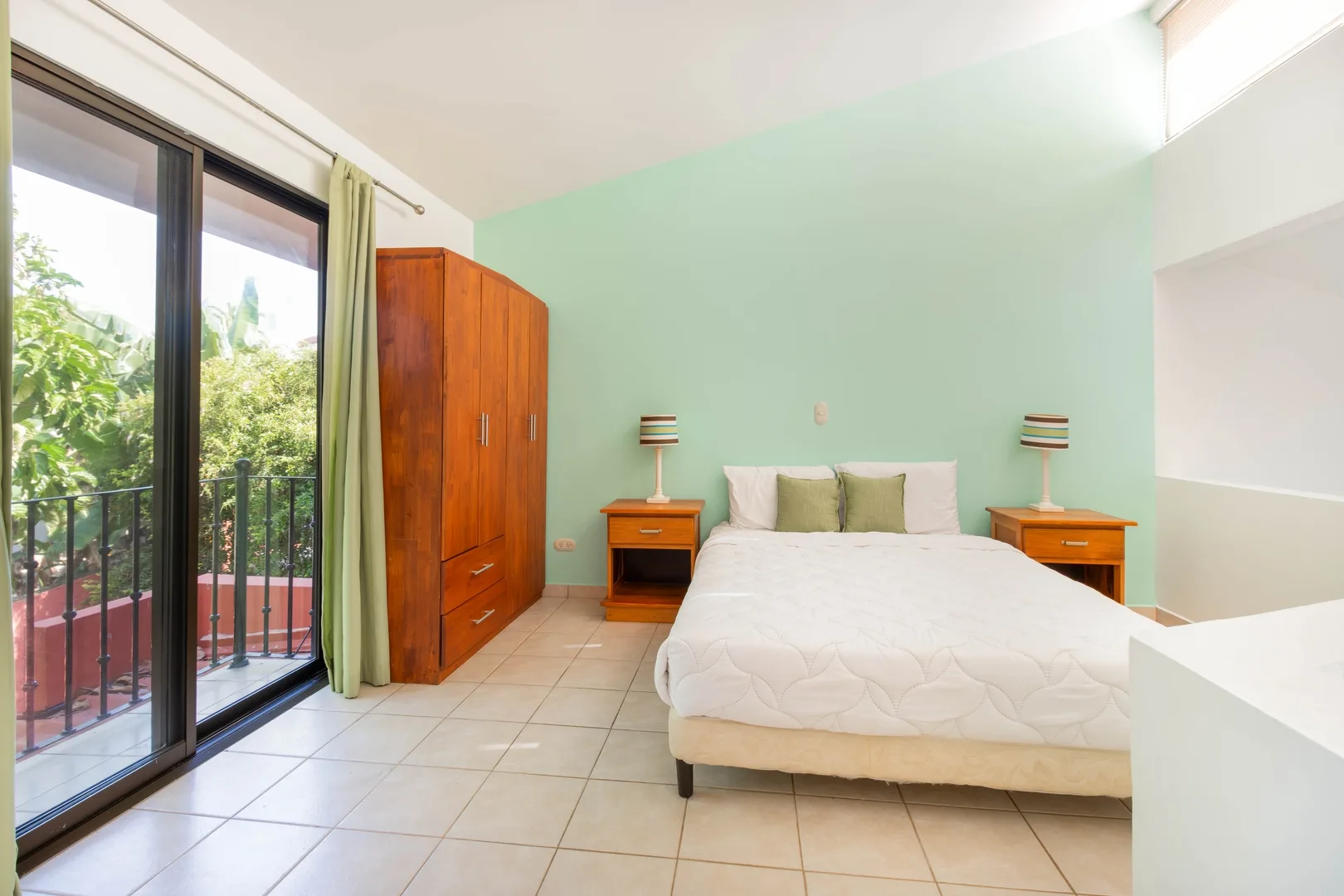 Two Coco Queens: Bedroom with Loft