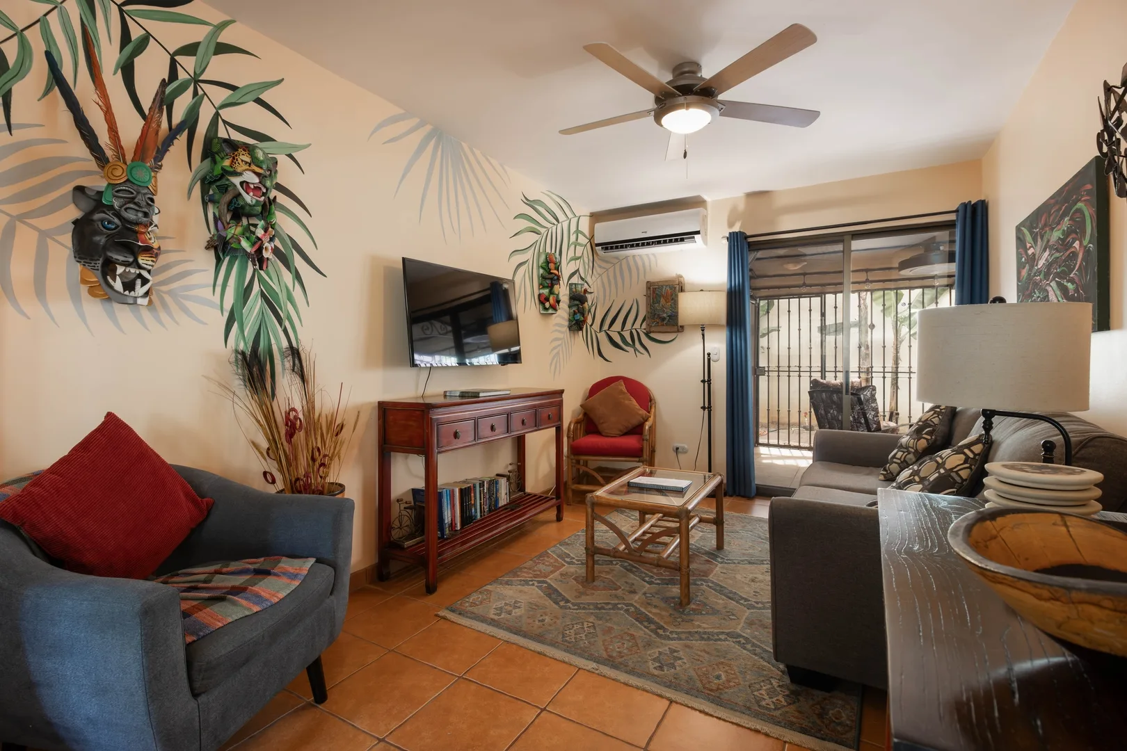 Coastal Gem: Book Las Palmas Loft w/ Beach & Pool