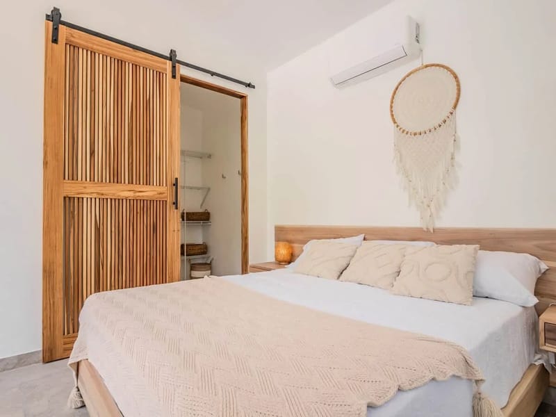 Dormitorio con texturas naturales