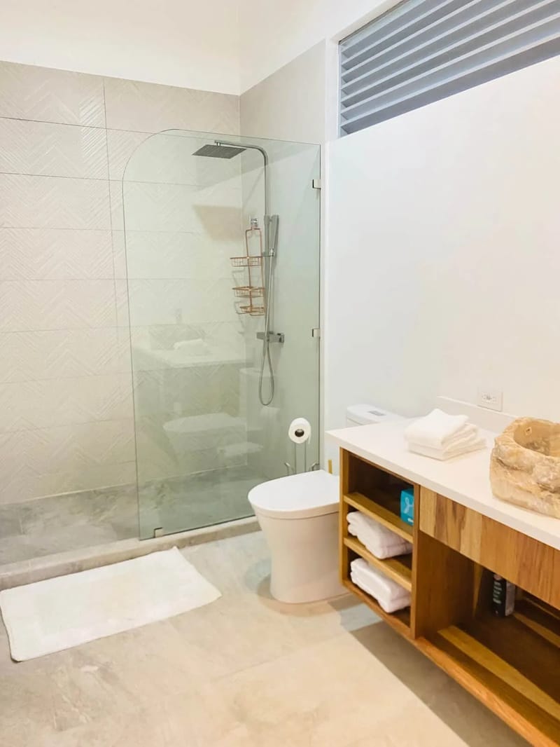 Baño con ducha a ras de suelo