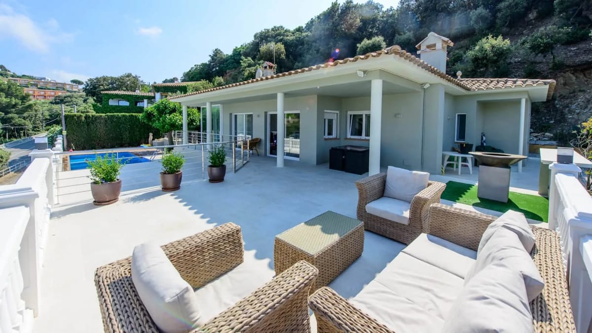 Villa y terraza