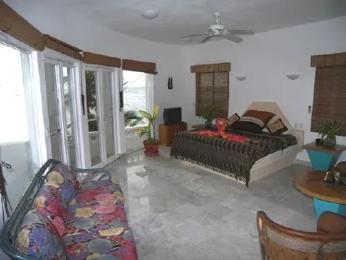 AK-09 — Akumal Beach Home on the Maya Riviera