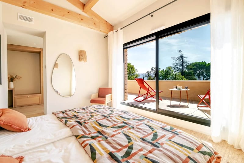 Dormitorio con acceso al exterior