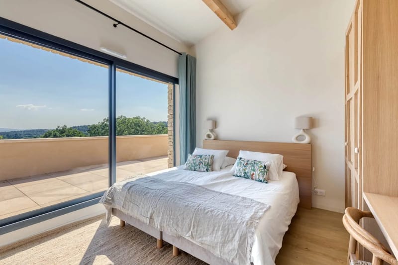 Dormitorio con terraza