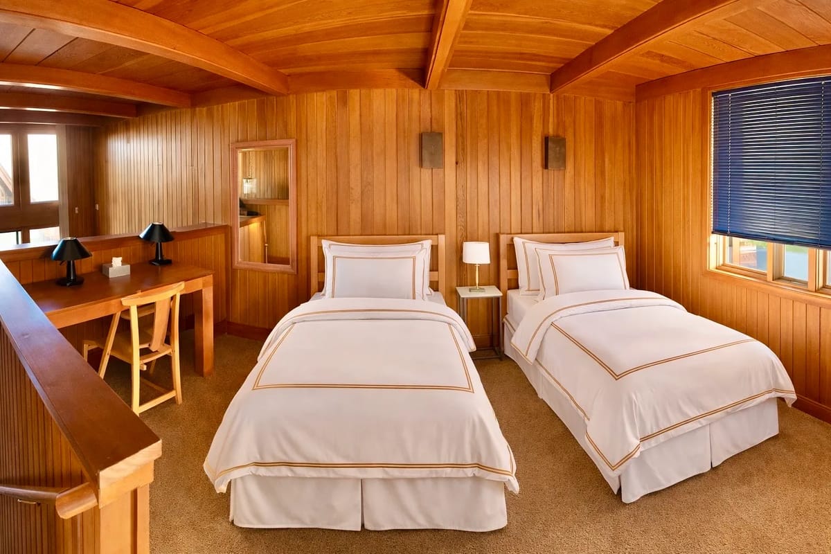 Dormitorio con dos camas individuales