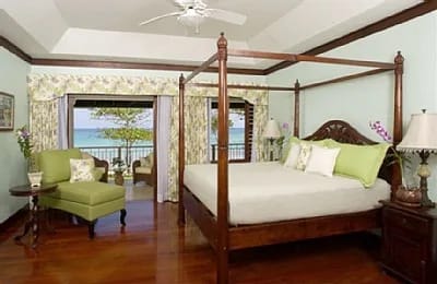 OR-01 — Ocho Rios Beachfront Villa