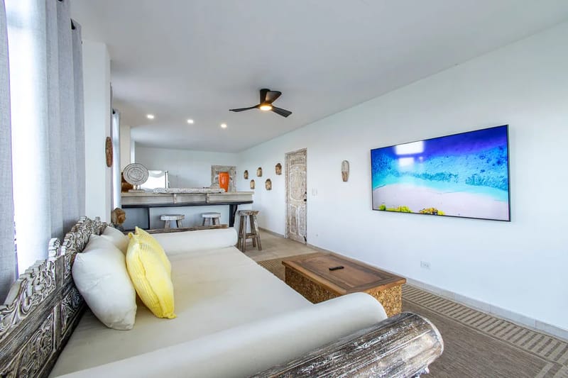 Casa del Mar by AcoModo (Ocean-Front Bocas Villa)