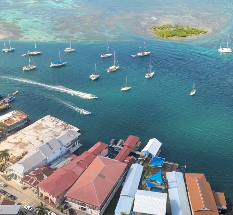 Casa del Mar by AcoModo (Ocean-Front Bocas Villa)