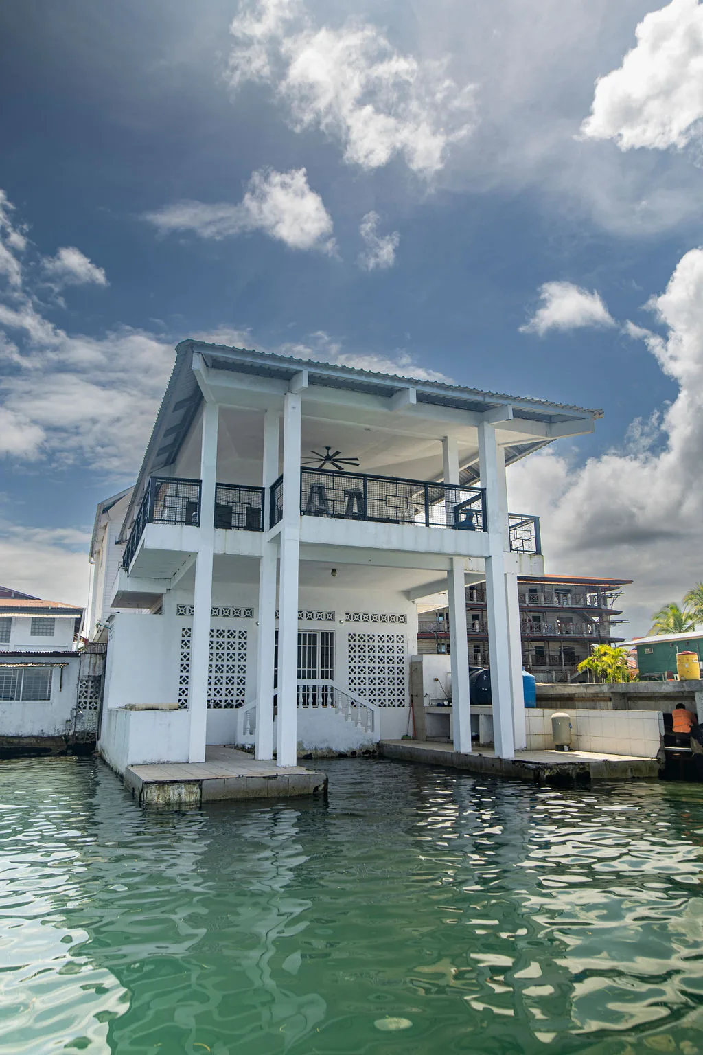 Casa del Mar by AcoModo (Ocean-Front Bocas Villa)