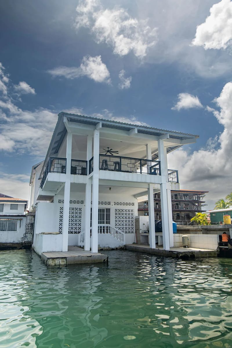 Casa del Mar by AcoModo (Ocean-Front Bocas Villa)