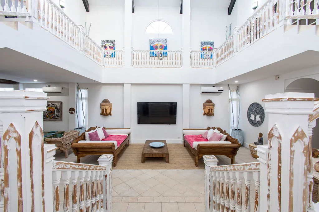 Casa del Mar by AcoModo (Ocean-Front Bocas Villa)