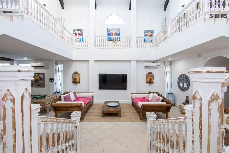 Casa del Mar by AcoModo (Ocean-Front Bocas Villa)