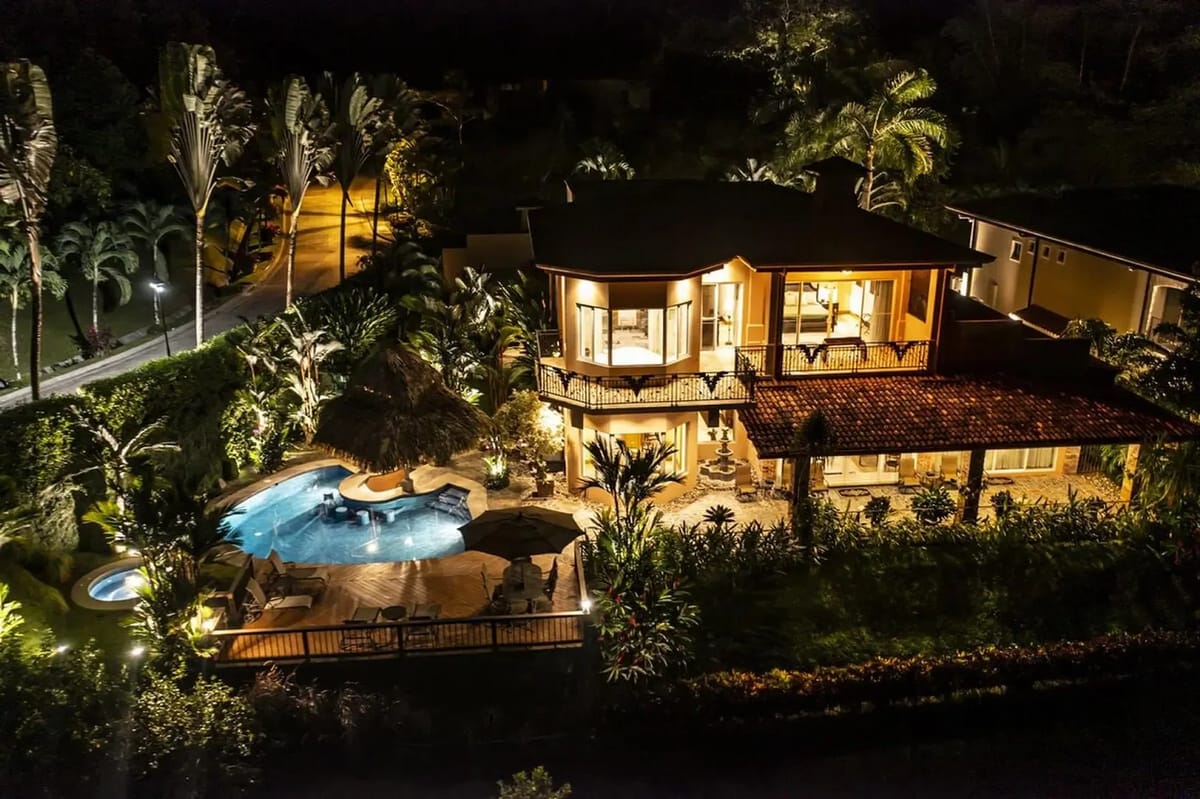 JA-23 — Luxurious and spacious Jungle Villa