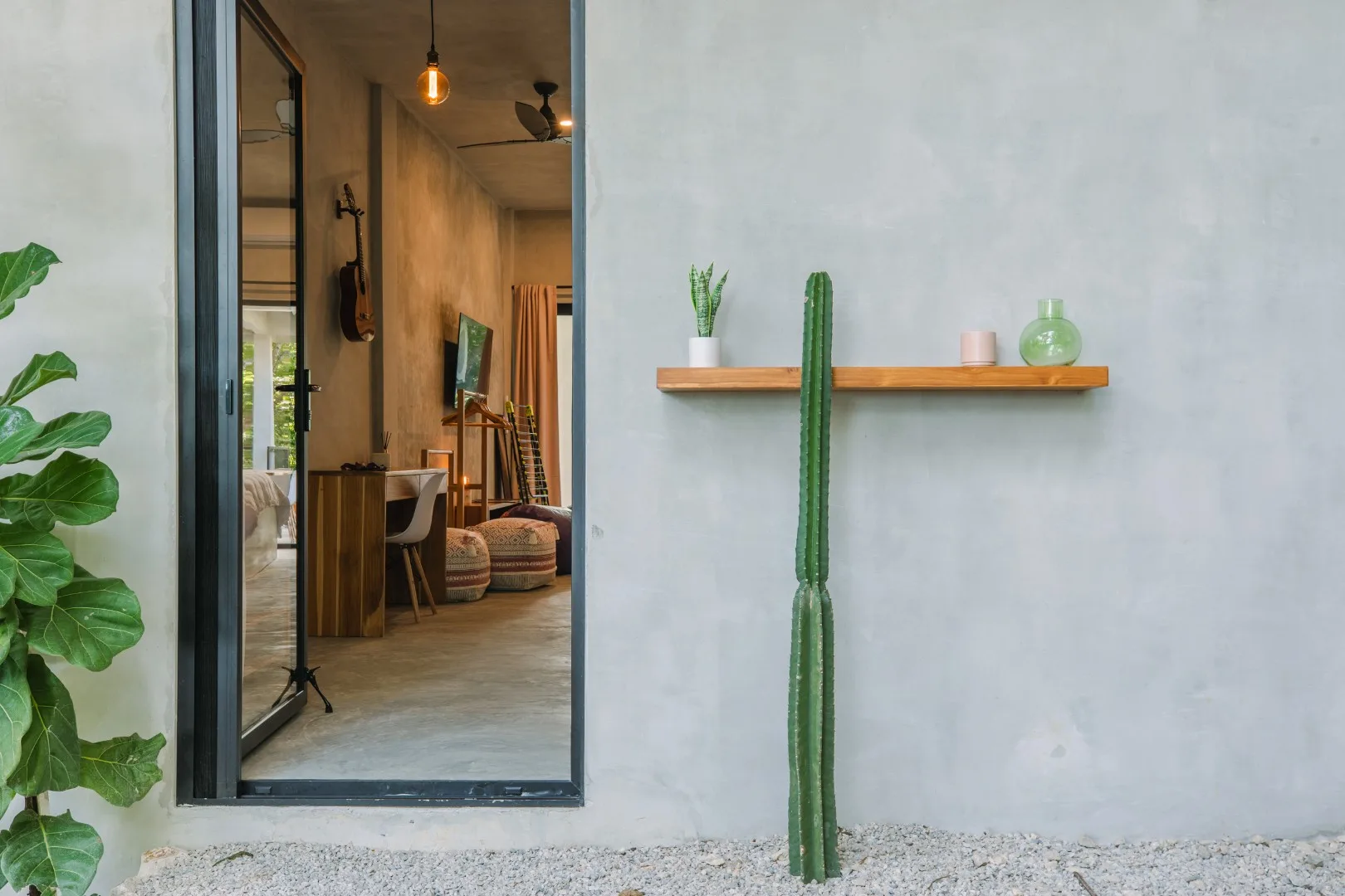 Hang 10 Apartment · 6
