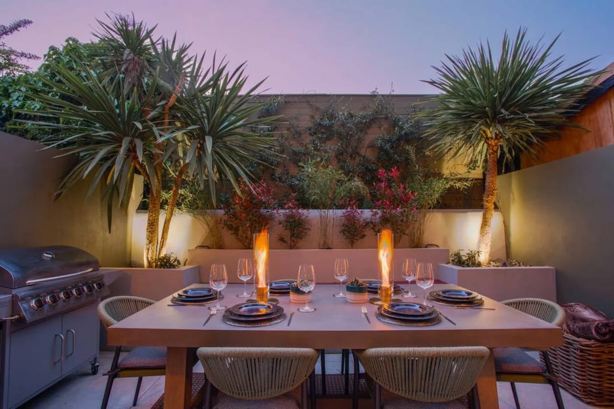 Garden dining