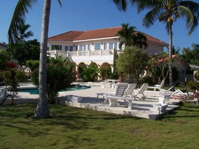 BH-06 — Bahamas Villa Rental in Nassau