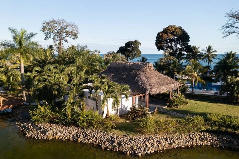 The Beach-Front Condo by AcoModo @Bijao