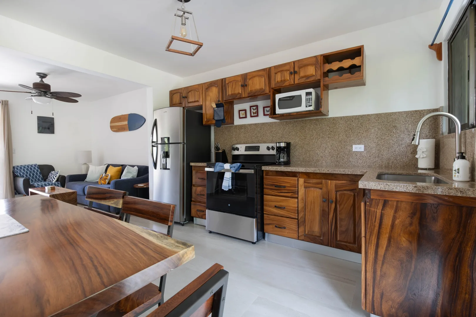 Seaside Solace - 2 Bedrooms 500 Meters To Beach