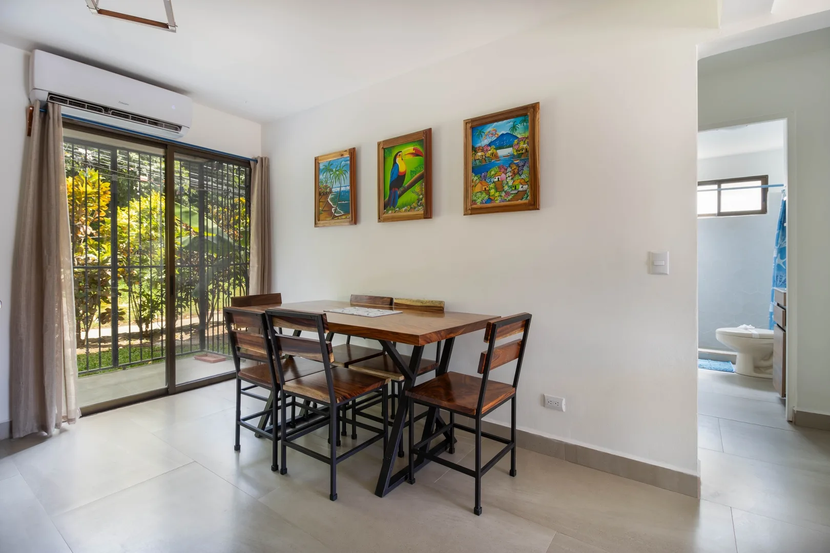 Seaside Solace - 2 Bedrooms 500 Meters To Beach