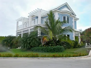 BH-10 — Bahamas Rental Home With Cable TV