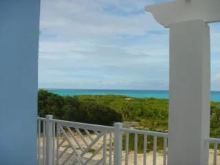 BH-10 — Bahamas Rental Home With Cable TV