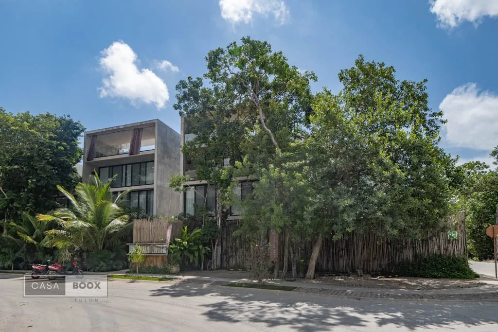 Designer Smart Condo w/ Rooftop Pool & Cinema