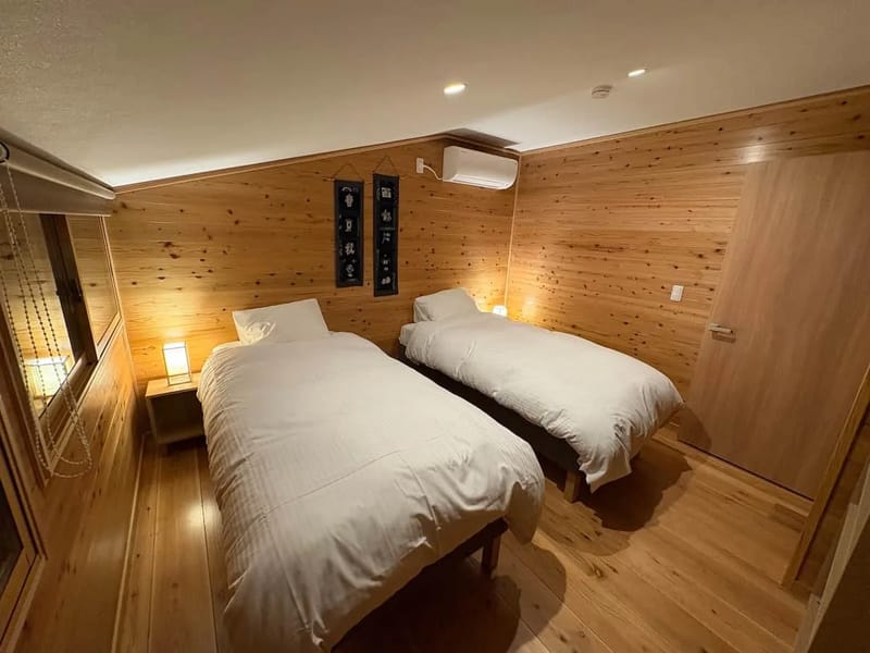 Twin bedroom
