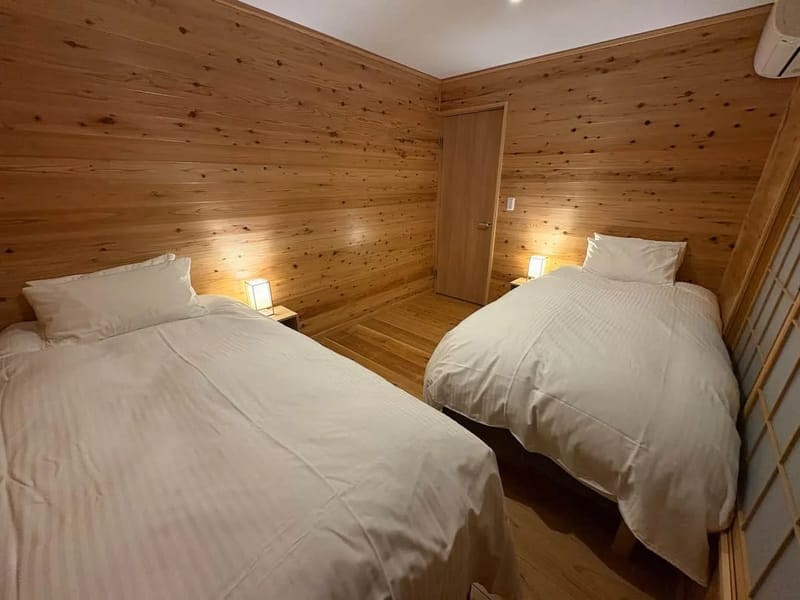 Twin bedroom