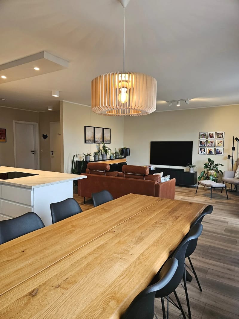 Mesa de comedor y sala de estar