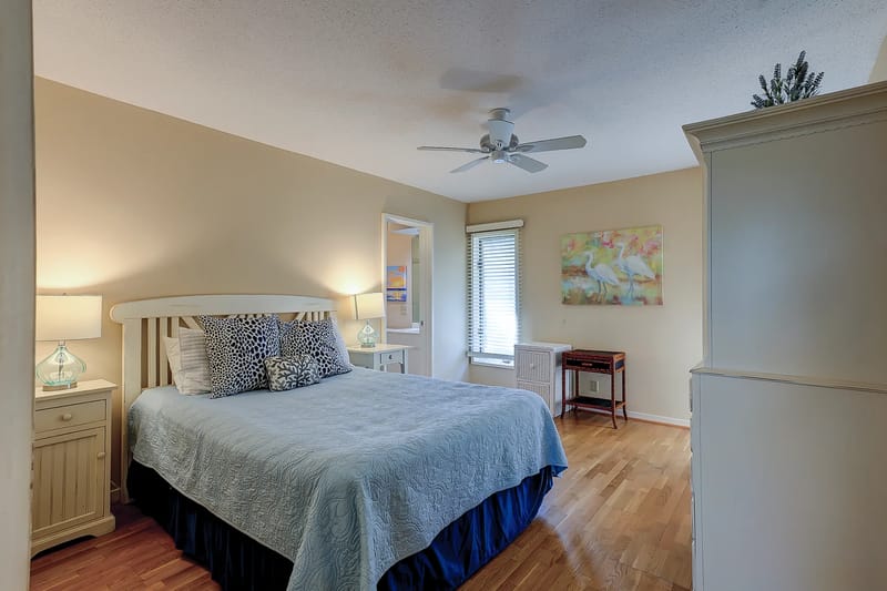 Queen bedroom