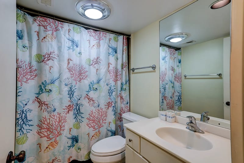 Guest-suite bathroom